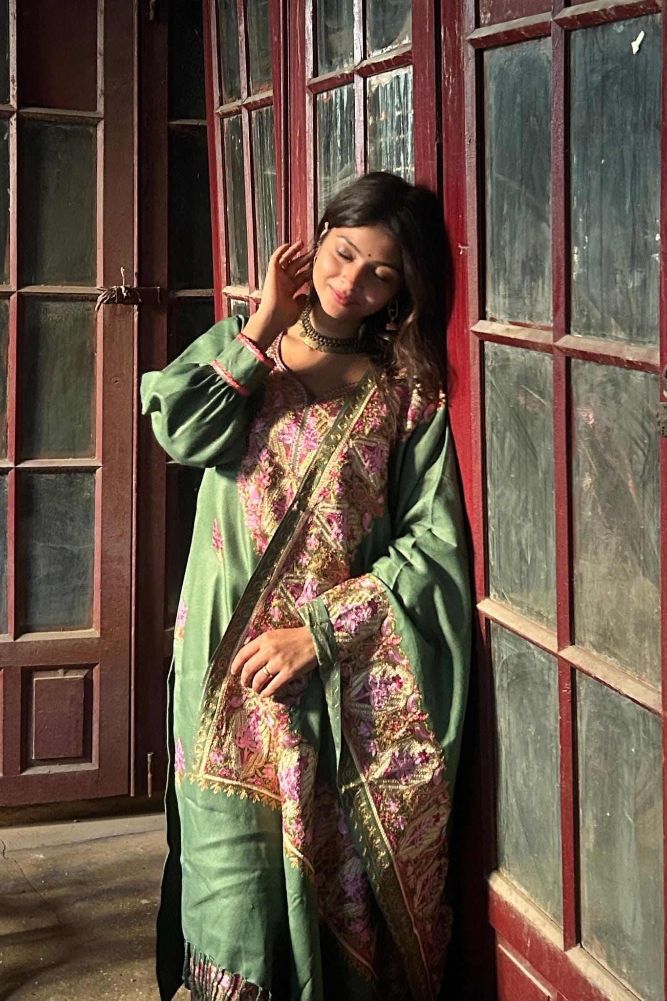 Kashmere Embroidery Woolen Suit with Shawl (Green)