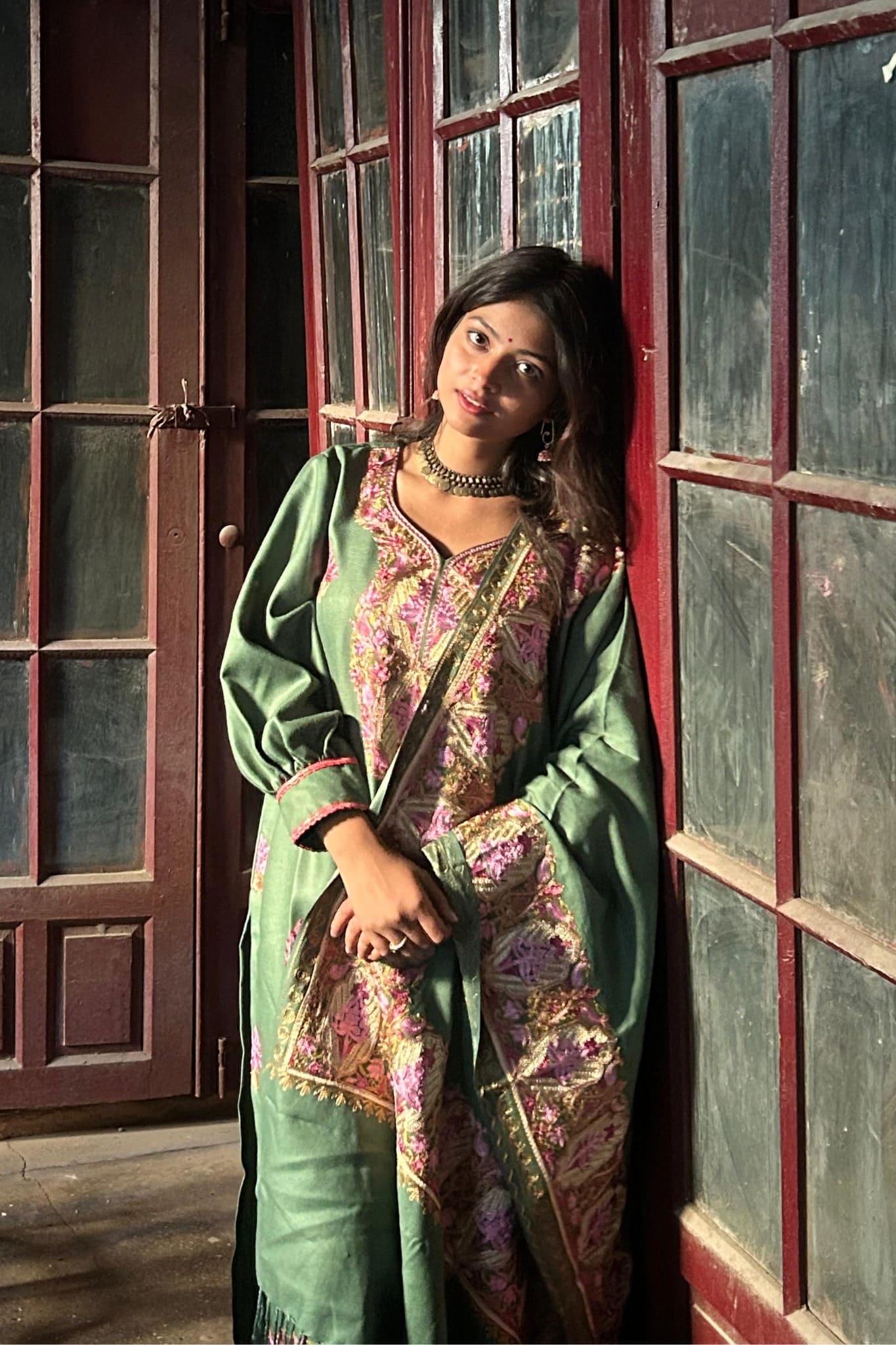 Kashmere Embroidery Woolen Suit with Shawl (Green)