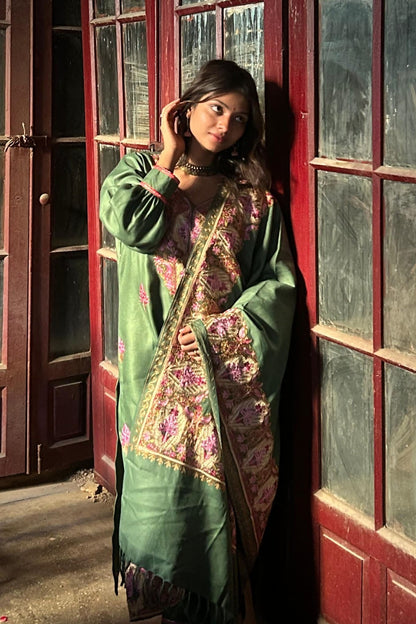 Kashmere Embroidery Woolen Suit with Shawl (Green)