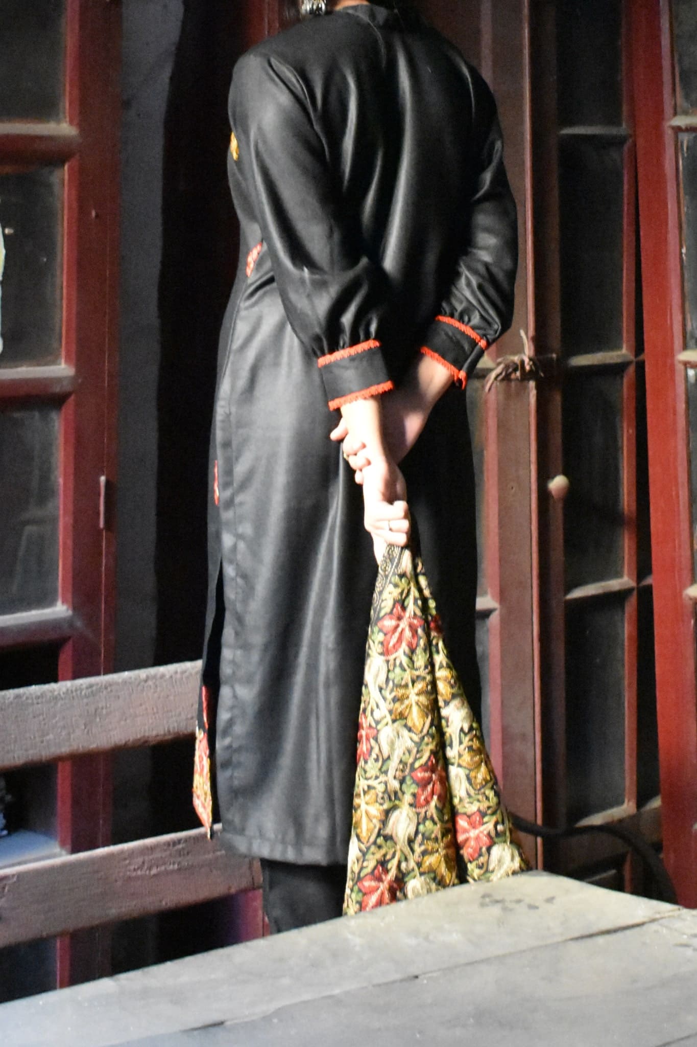 Kashmere Embroidery Woolen Suit with Shawl (Black)