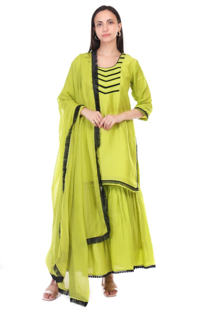 Muslin sharara set detailed with chicken lace