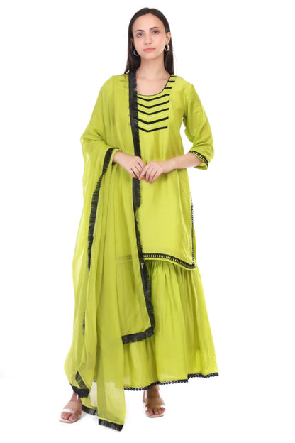 Muslin sharara set detailed with chicken lace