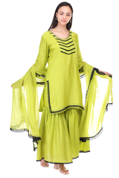 Muslin sharara set detailed with chicken lace