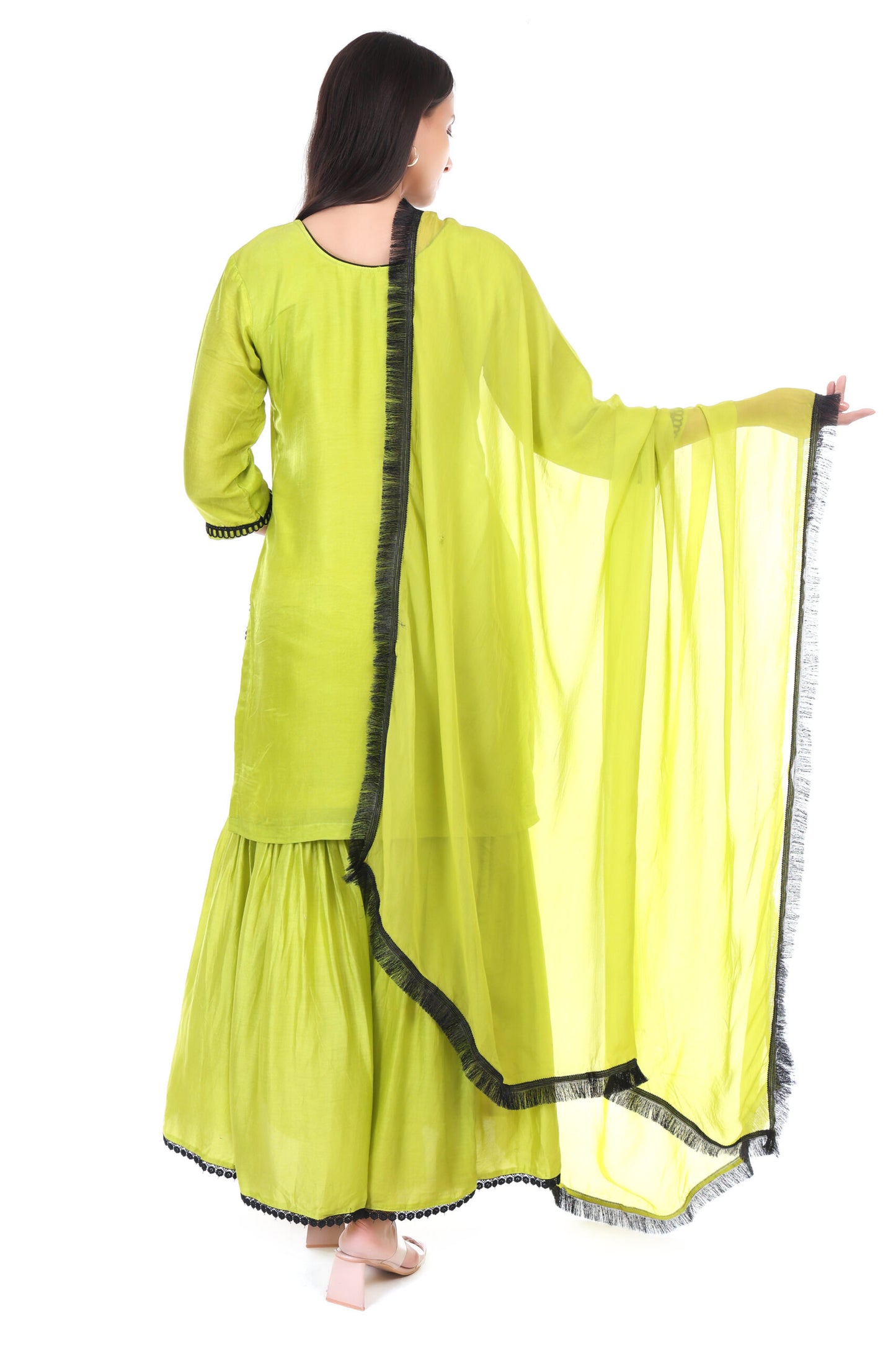 Muslin sharara set detailed with chicken lace